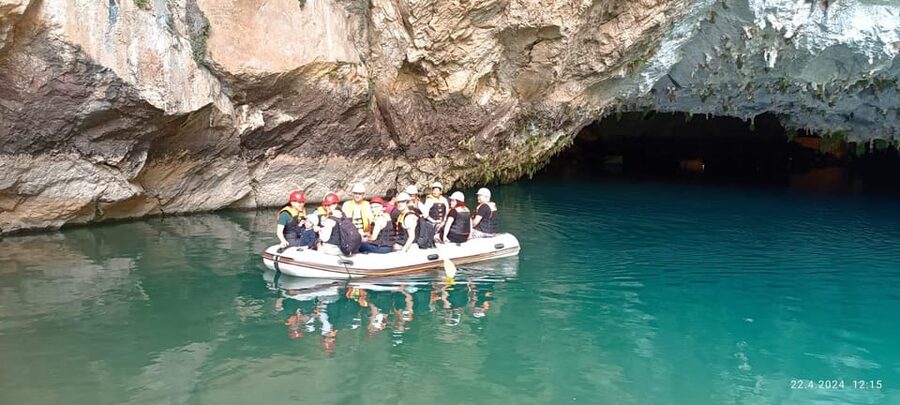 Altınbeşik Cave And Ormana Village: Paradises Of Antalya - Altınbeşik Cave: boat touring and the cool magic of formations