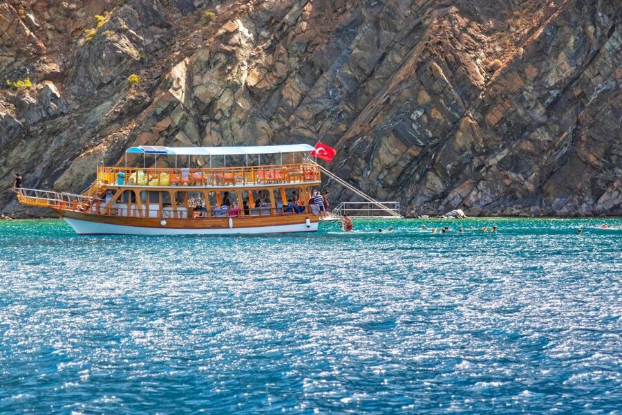 Antalya: Old Town Harbor Sightseeing Cruise - From the ancient harbour: what the first part of the ride feels like