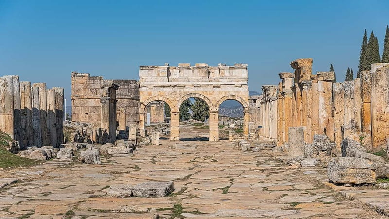 Antalya: Pamukkale Tour with Hot Air Balloon and Lunch - Sunrise balloon over Pamukkale: the real star of the day