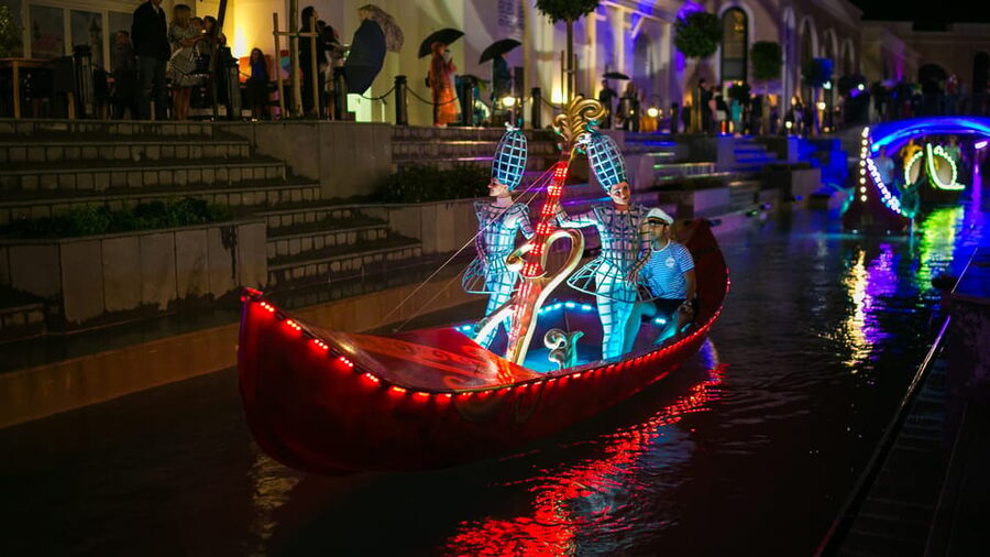 Antalya: The Land of Legends Night Show & Shopping Avenue - The 9:30 pm Night Show: Chimera Fountain and Castle Lasers