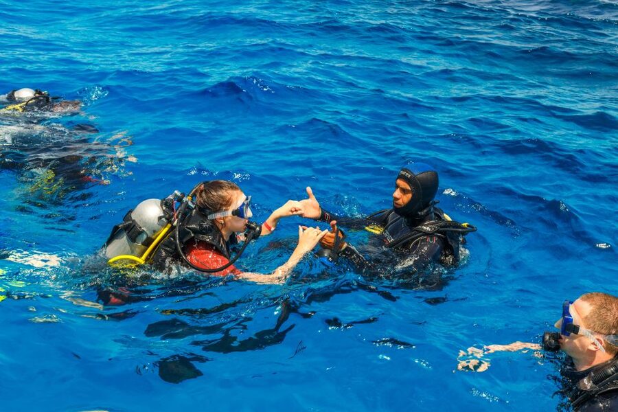 Belek: Scuba Diving in the Mediterranean Sea - Lunch on the boat, timing breaks, and the reality of waiting
