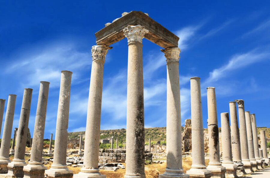 Day Tour of Ancient Roman Sites with Lunch and Guide - Lunch by the river: included, but not always perfect