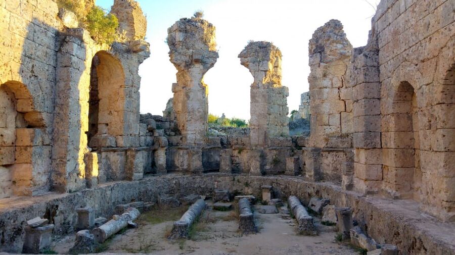 Day Tour of Ancient Roman Sites with Lunch and Guide - Guide quality and the importance of entry fee clarity