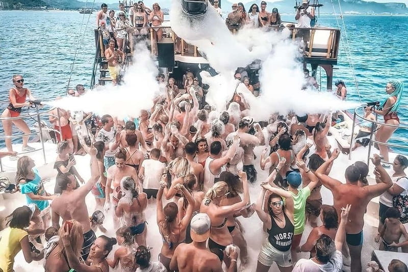 From Antalya/Kemer: All-Inclusive Party Boat with Lunch - Getting There Without Stress (Antalya Pickup vs. Kemer Marina)