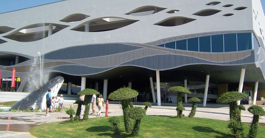 From city of Side: Antalya Aquarium Full-Day Trip - Entering Antalya Aquarium: sound design, cold air, and themed spaces