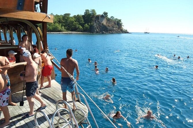 GONSTER : Luxury Pirate Boat Trip Lunch & Soft Drinks & Transfer - Cennet Bay (Paradise Bay): Lunch Lands Right When You Want It