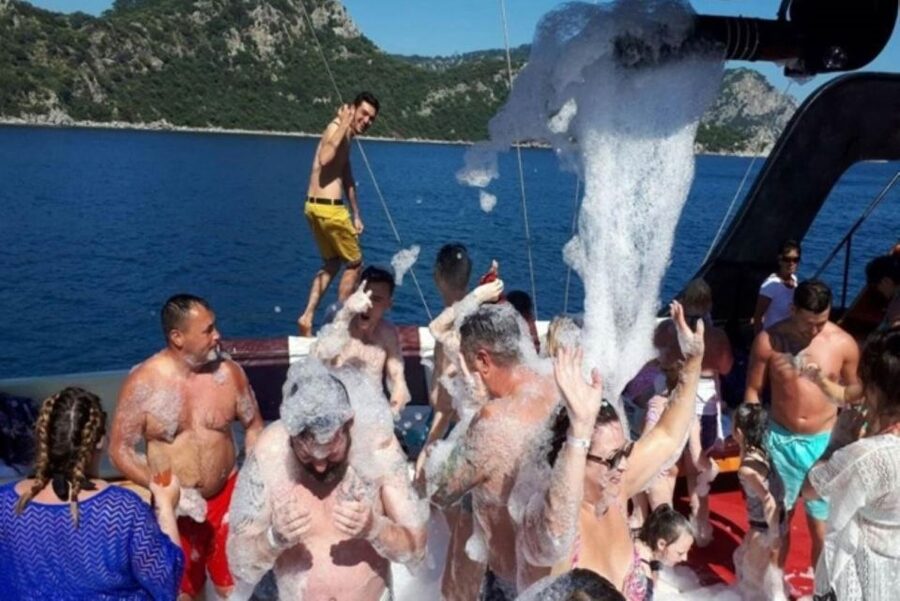 Kemer/Antalya/Belek/Kundu, Exciting Pirate Ship Adventure - Group Style, Pace, and Timing: How the Day Feels