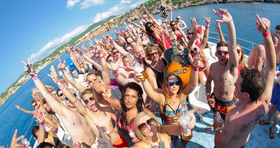 Kemer Pirates Boat Trip - Cennet Bay and the pace of the day: fun for some, slow for others