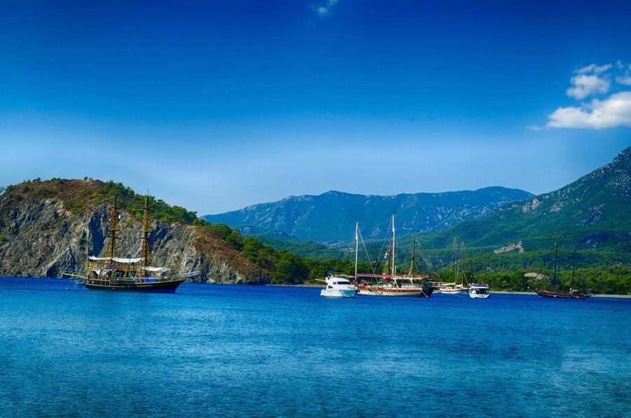 Relaxing Boat Trip with Lunch and Drinks - Lunch on the boat: simple, filling, and timed for easy pacing