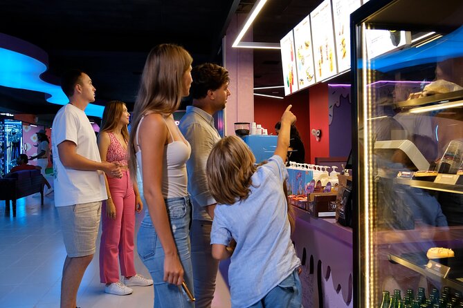 Selfie Park Antalya the Biggest Selfie Museum in Europe - Dospresso Coffee and Donuts makes it an actual break, not a side stop