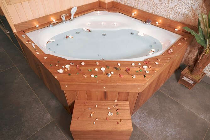 VIP Turkish Bath in Antalya - Peeling, foam massage, and face mask: skin benefits, one real caution
